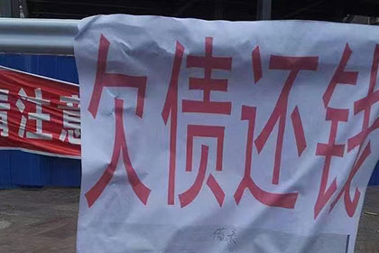 法院起诉欠款案件对方家属何时接到通知